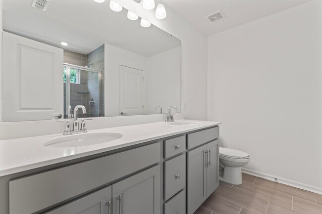 Building Photo - 5 Bed + 3 Bath Single Family Home in Charl...