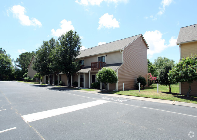 Building Photo - Waterway Crossing Apartments