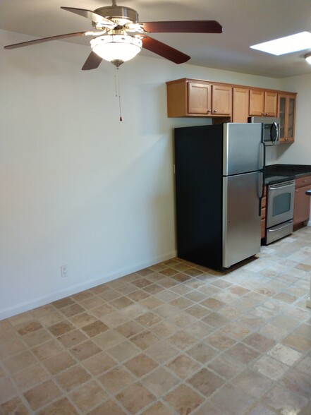 Kitchen - 440 Dempsey Rd