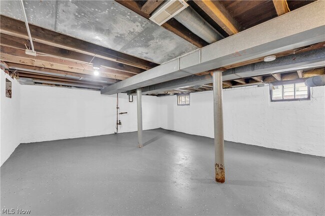 Building Photo - 3203 Ingleside Dr