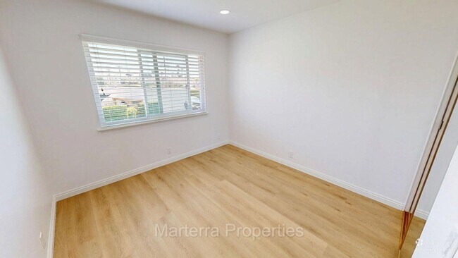 Building Photo - 17755 La Rosa Ln