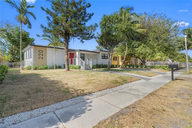 Building Photo - 220 NW 134th St
