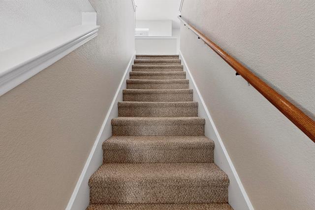 Building Photo - 2800 Briargrove Ln