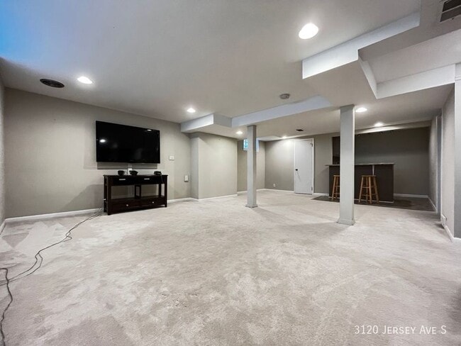 Building Photo - 3120 Jersey Ave S