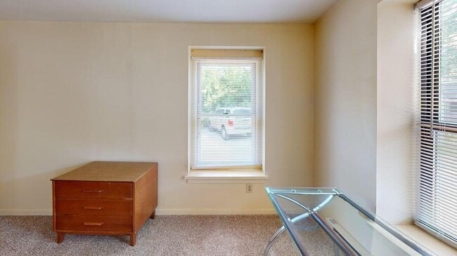 Building Photo - 319 Catherine St