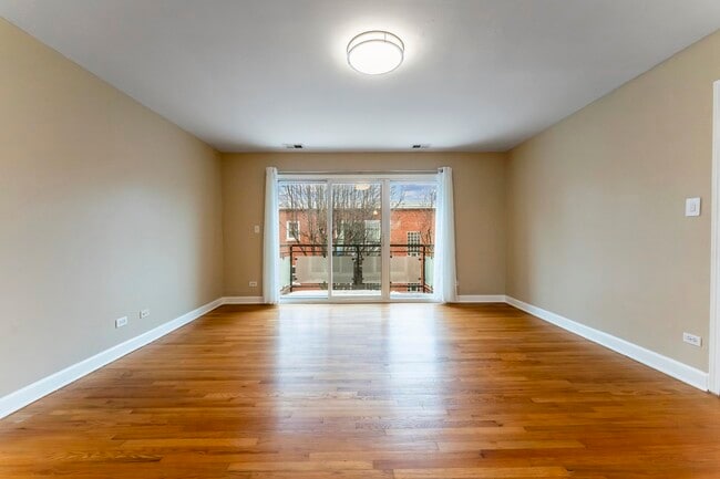 Building Photo - 6417 N Damen Ave