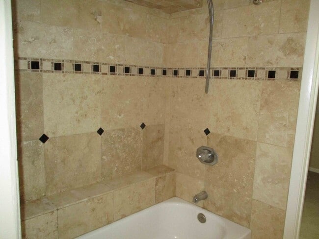 Building Photo - GET A BIG HOUSE FOR A SMALL PRICE IN BEAR CREEK