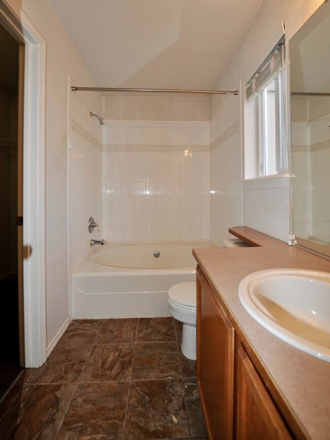 Building Photo - CDA Place Neighborhood- 4 bed with basement, cul de sac