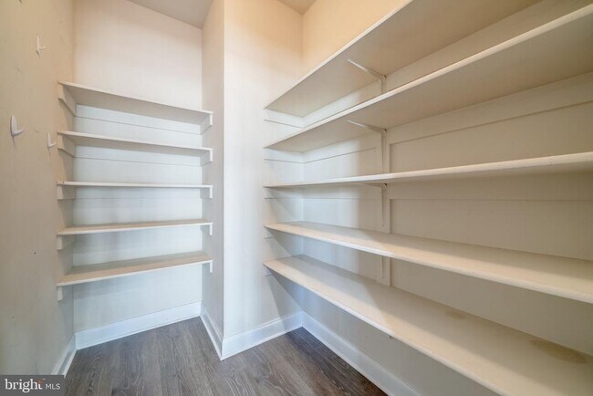 Building Photo - 15970 Greymill Manor Dr