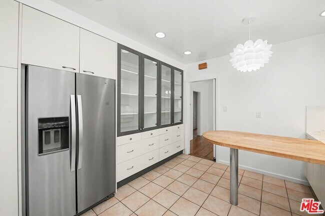 Building Photo - 10543 Almayo Ave