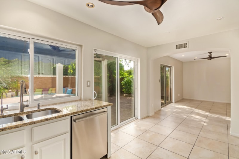 Building Photo - 5730 N Scottsdale Rd