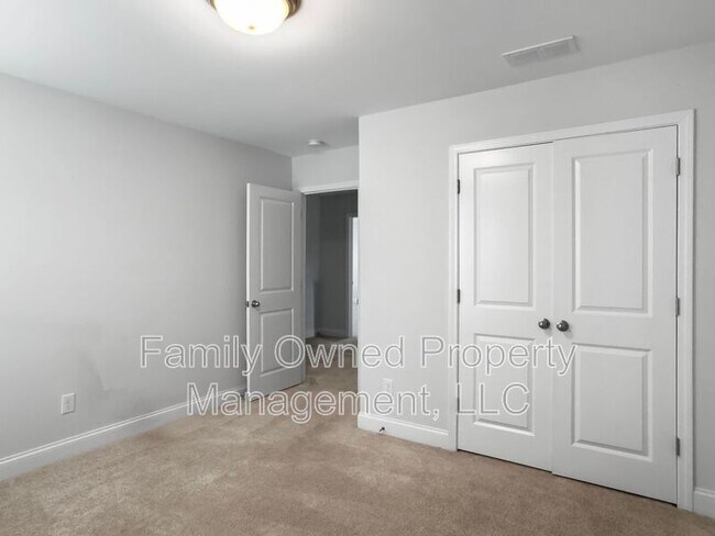 Building Photo - 302 Red Leaf Blvd