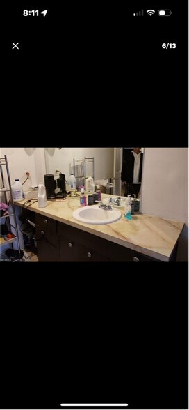 Building Photo - 685 Garry Rd