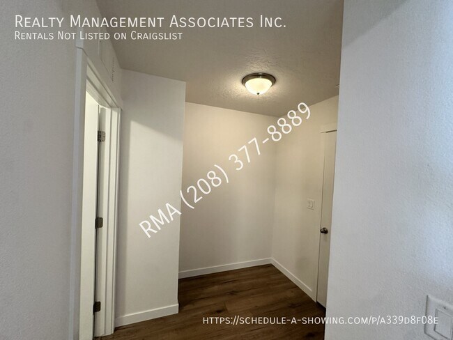 Building Photo - 3794 E Berwick Dr