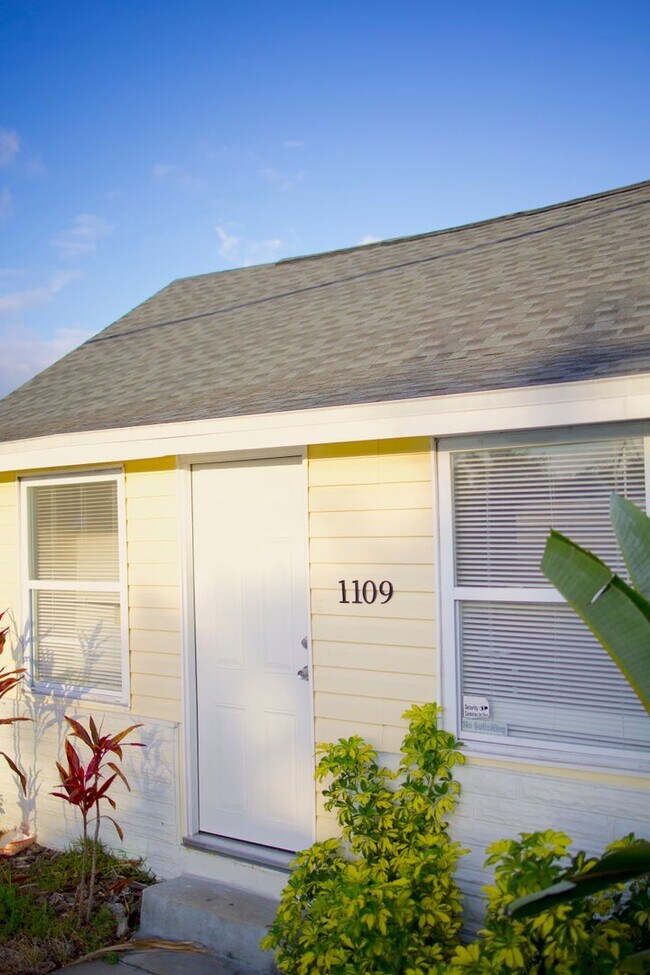 Building Photo - Spacious Clearwater Home with Modern Comforts with Private Backyard! 2bed | 1Bed