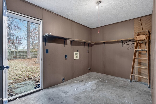 Building Photo - 217 Quince Ct