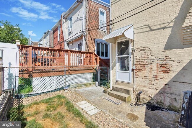 Building Photo - 470 Shurs Ln