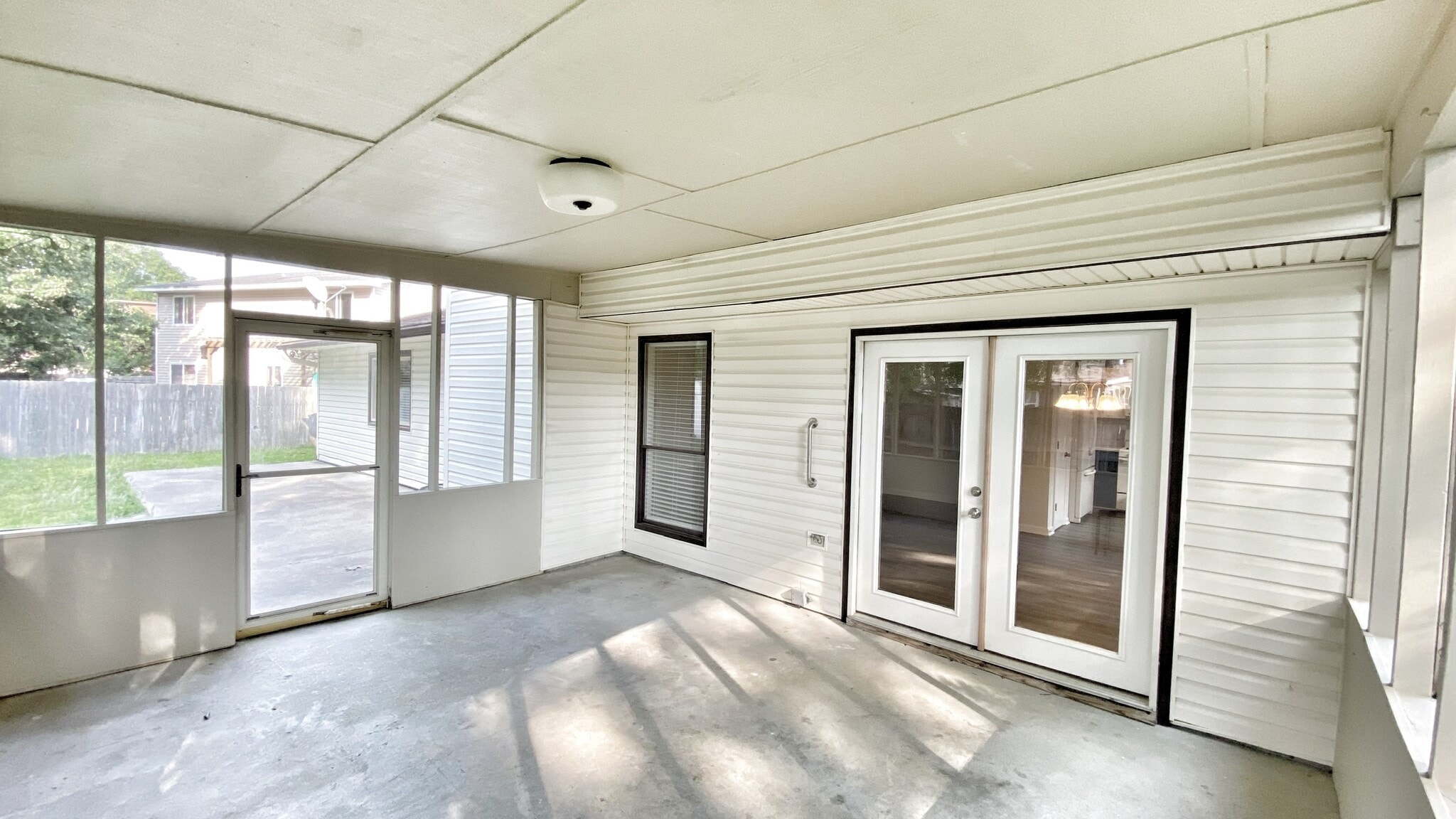 Screened Porch - 102 Pullman Ave