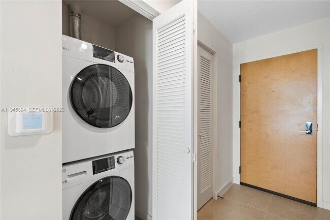 Building Photo - 11 NE 6th St