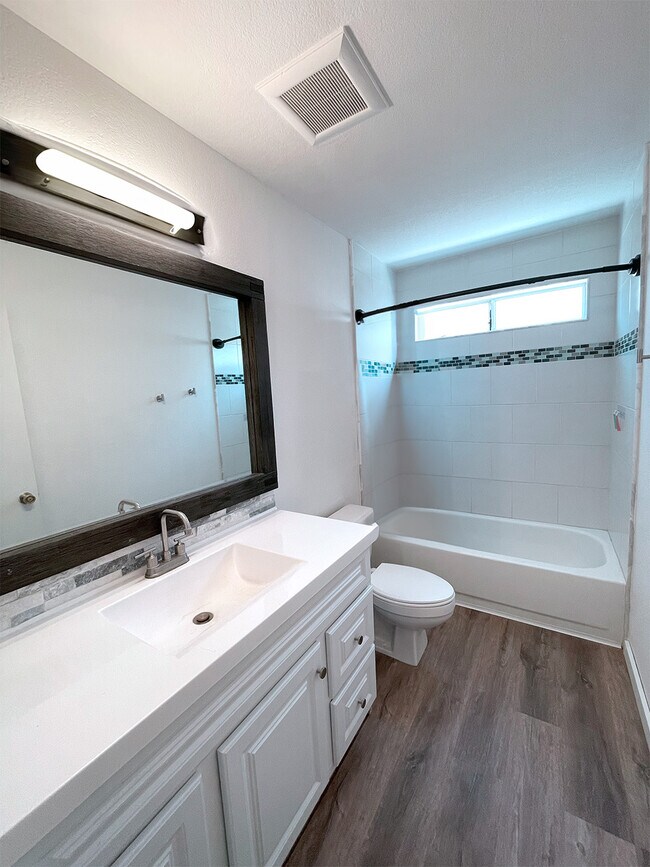 Building Photo - 4508 E Douglas Ave