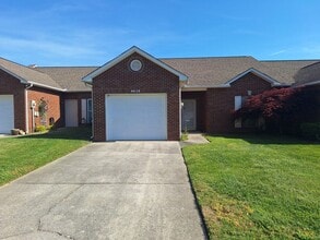 Building Photo - One level living in NorthWest Knoxville