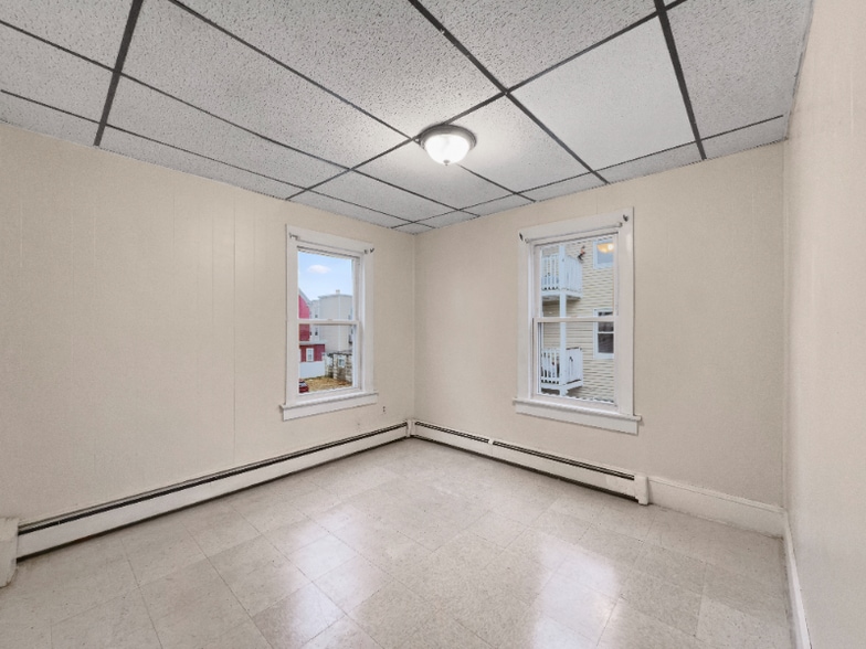 Building Photo - 286 Farnham St