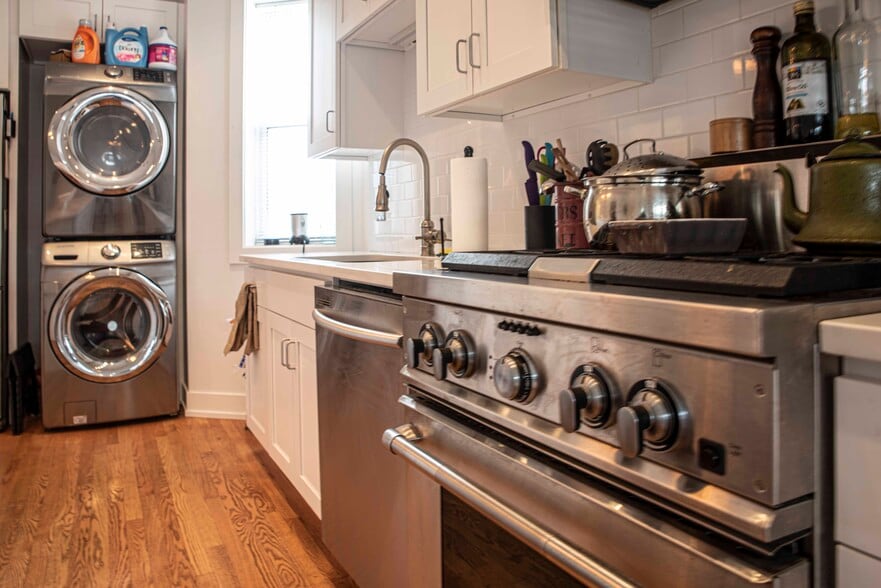 Building Photo - 3112 N California Ave