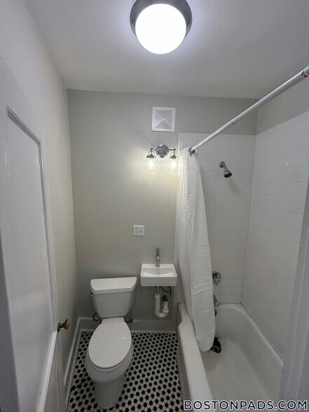 Building Photo - 22 Chiswick Rd