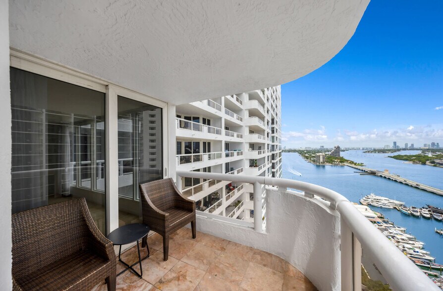 Building Photo - 1717 N Bayshore Dr