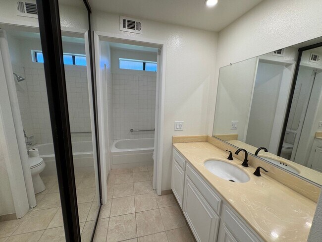 Building Photo - Perimeter location with great views - Leis...