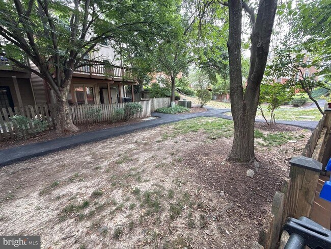 Building Photo - 5832 Apsley House Ct