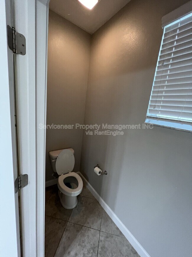 Building Photo - 939 Terra Vista St