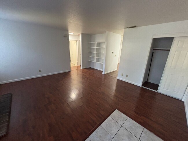 Building Photo - Rosemont Condo - Spacious & Updated 2-Bed, 1-Bath Condo with In-Unit Laundry!