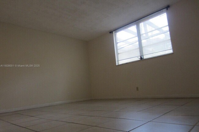 Building Photo - 406 NW 68th Ave