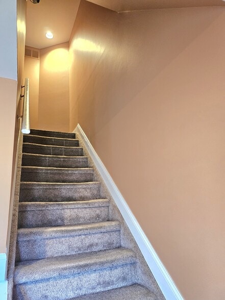 Building Photo - 37 Anderson Ct