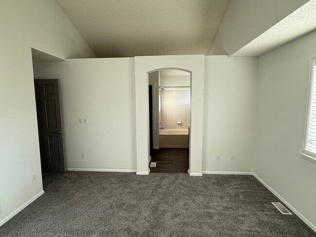 Building Photo - 4873 Bittercreek Dr