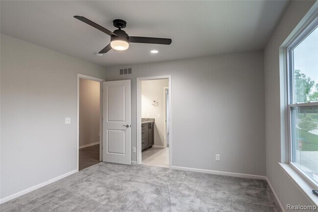 Building Photo - 24180 Liberty Hill Dr