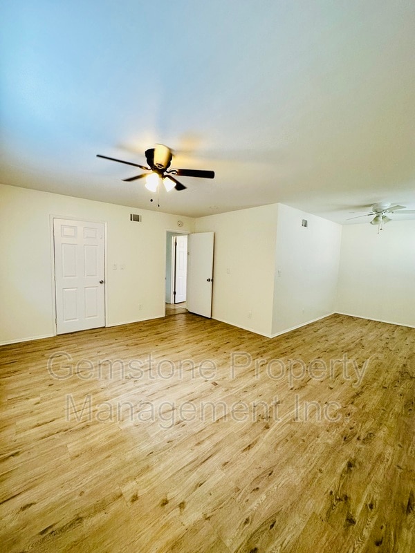 Building Photo - 5233 Countryside Dr