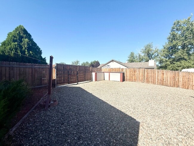 Building Photo - 821 Village Cir
