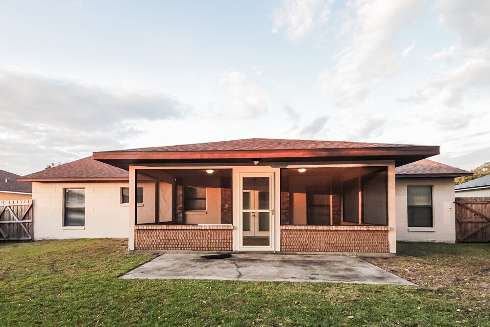 Building Photo - 310 Medina Ct