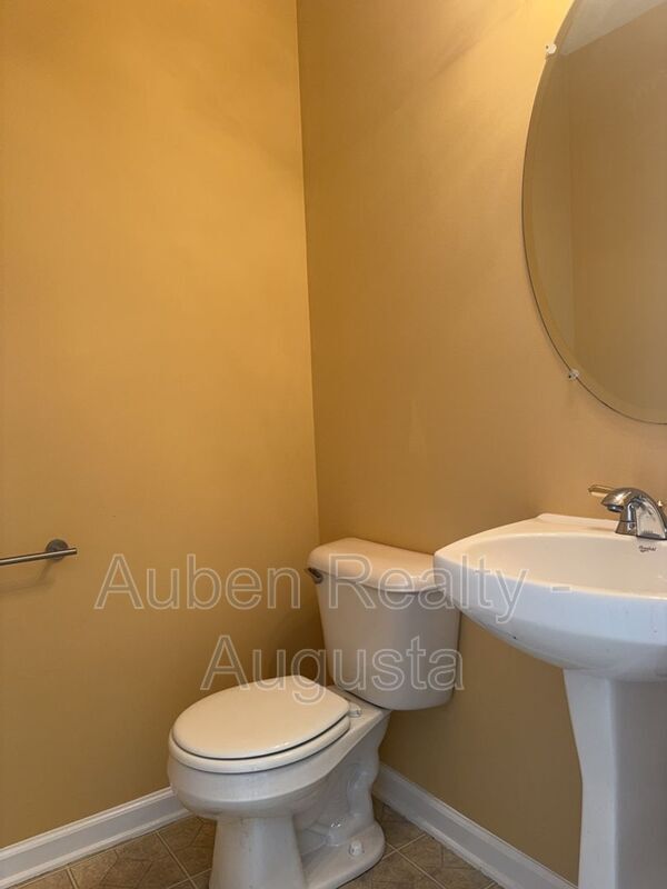 Building Photo - 901 McMillan Cir