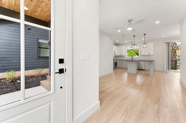 Building Photo - Medford Mews, Carriage House 319