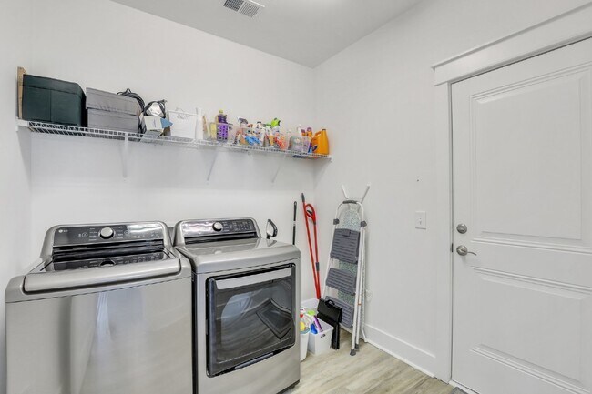 Building Photo - "Lagoon view in Lawton Station - Spacious ...