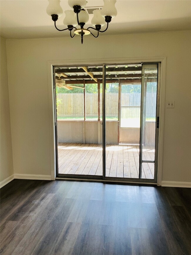 Building Photo - 1503 Bayou Dr