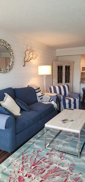 Building Photo - 1830 Robalo Dr