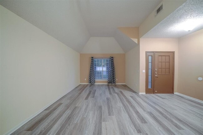 Building Photo - 143 W Village Knoll Cir