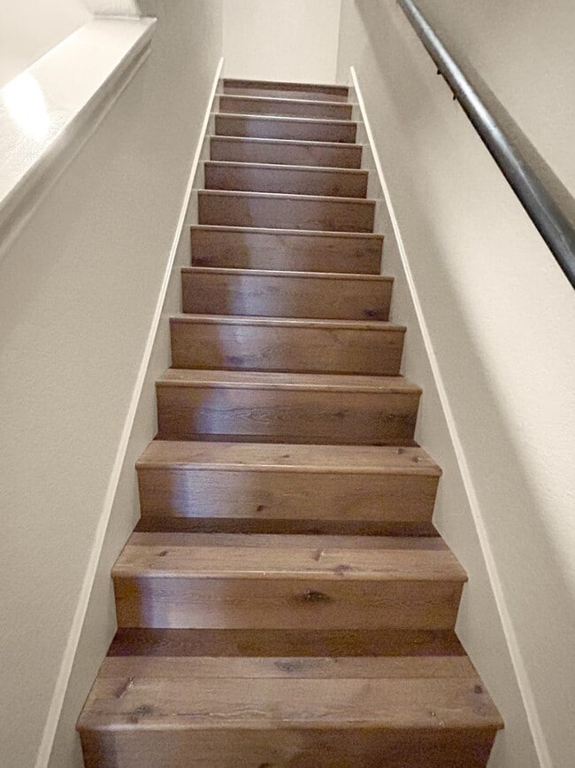 Building Photo - Low-Maintenance 3-Bedroom Townhome with Modern Layout + Easy Commute Access