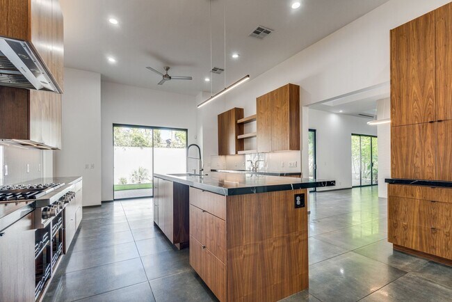 Building Photo - Luxury Summerlin Living in Gated Canyon Cr...