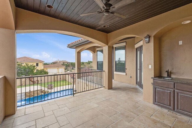 Building Photo - 1028 Villa Hill Dr