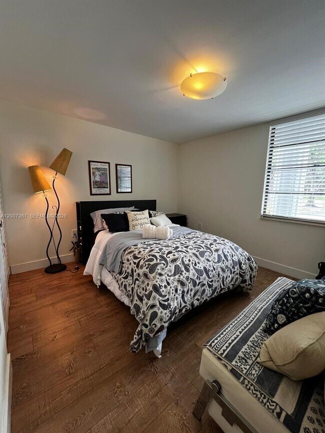 Building Photo - 1518 Whitehall Dr